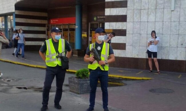 У Києві та у дев’яти регіонах України правоохоронці посилили заходи безпеки