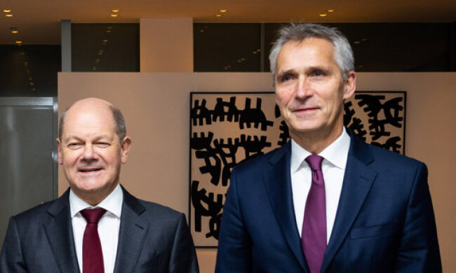 Генсека НАТО в Берліні запитали про танки Leopard для ЗСУ. Сказав, що є “велика логістична проблема”