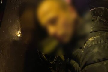 Поліція затримала та повідомила про підозру чоловіку, що вдарив іншого ножем на Хрещатику