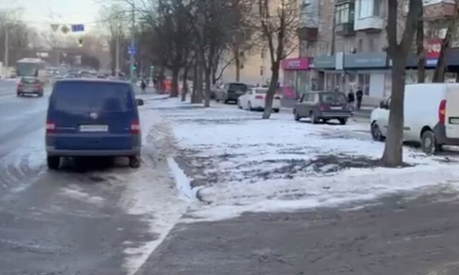 У Києві від МАФів звільнили простір біля перехрестя вулиць Дорогожицької і Олени Теліги