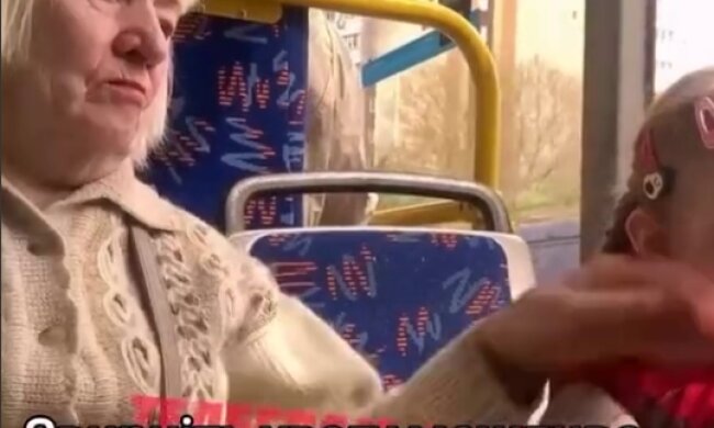 У столиці няня-пенсіонерка штовхала та била дівчинку по обличчю, через те, що вона засинала в автобусі