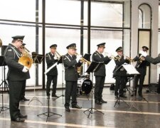 В київському метро зіграє військовий оркестр