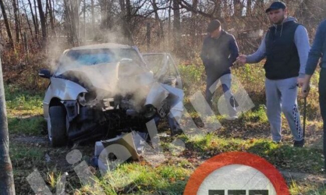 Смертельна ДТП у Києві: авто на швидкості протаранило стовп