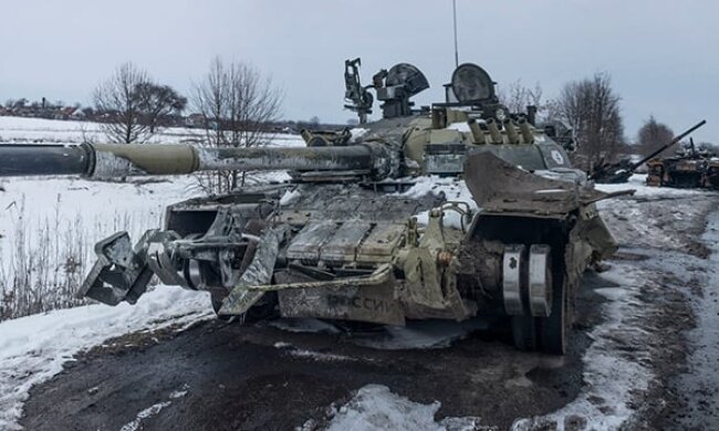 РФ кинула під Сватове розгромлену на Харківщині танкову армію – розвідка Британії