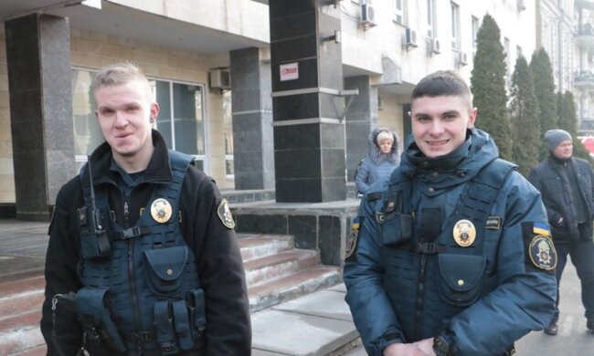 Молоді військовослужбовці запобігли жертвам при пожежі в Мінкульті