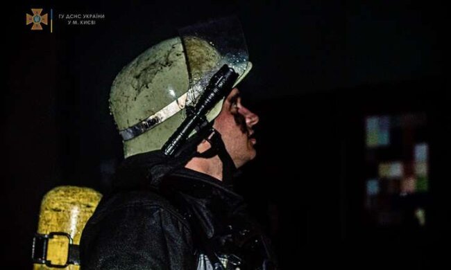 Безхатченко влаштував пожежу в недіючій будівлі в Києві