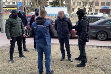 Податковий чиновник в Київській області попався на великому хабарі