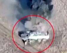 На Донбасі російський БТР вибухнув на власному мінному полі (відео)