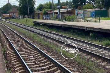 Не почув сигнал у навушниках: під Києвом чоловіка на смерть збив потяг (відео)