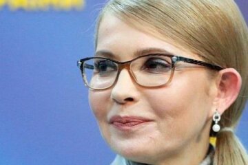 “Батьківщина” обходить партію Порошенка