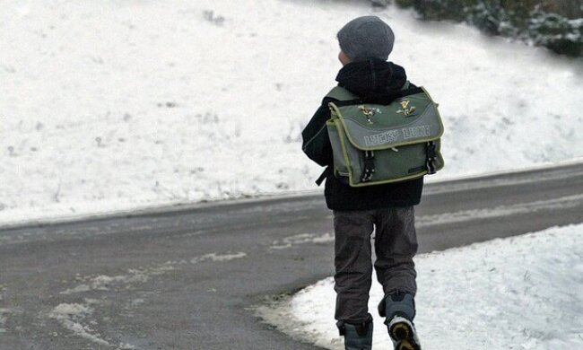 Київські школи та дитячі сади в понеділок відновлюють роботу