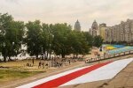 На Оболонській набережній намалювали величезний прапор Білорусі (фото)