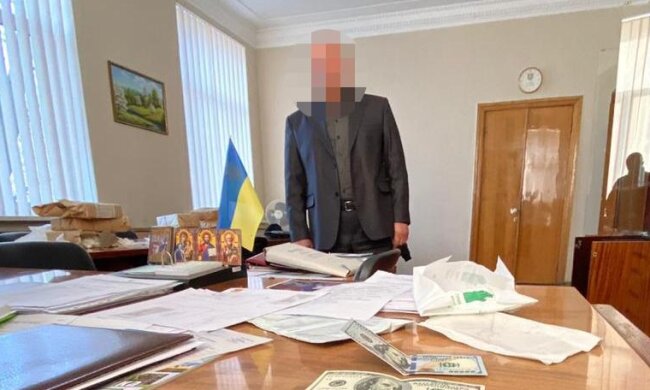 Спіймали на гарячому: на Київщині міського голову затримали на хабарі