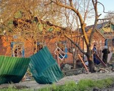 Росіяни обстріляли Краматорськ — є влучання біля школи та в житловий сектор (відео)