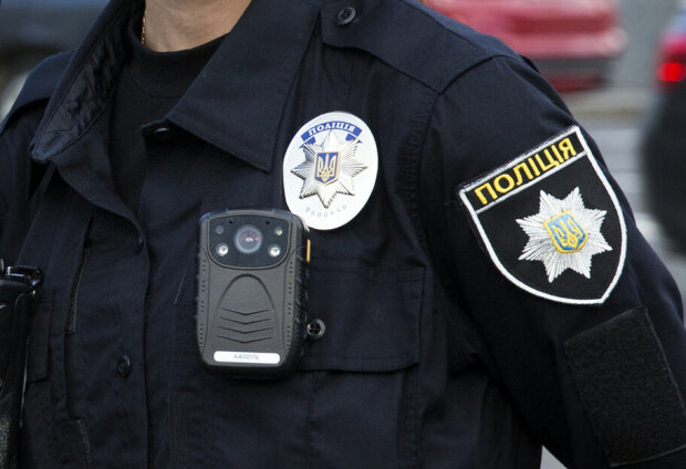 У Києві поліцейський похвалився тим, як порушує ПДР (відео)