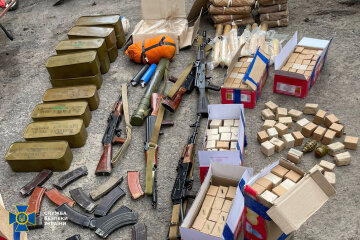 У трьох регіонах України, зокрема на Київщині, викрили торговців трофейною зброєю