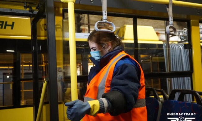 Київпастранс показав, як прибирають столичні тролейбуси та автобуси (фото)