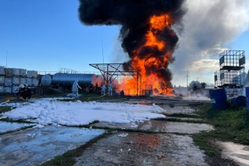 У Борисполі загорілося підприємство і прогриміли вибухи (відео)