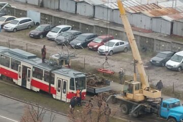 На Троєщині трамвай зійшов з рейок, заблокувавши рух