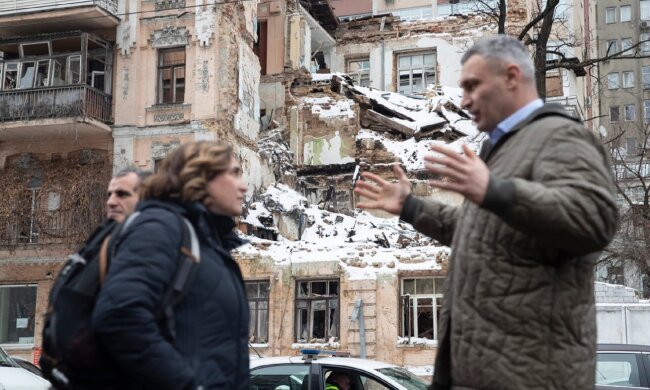 Майже 2 роки після влучання дрона в будинок на Жилянській- його досі не змогли відновити. Чому?