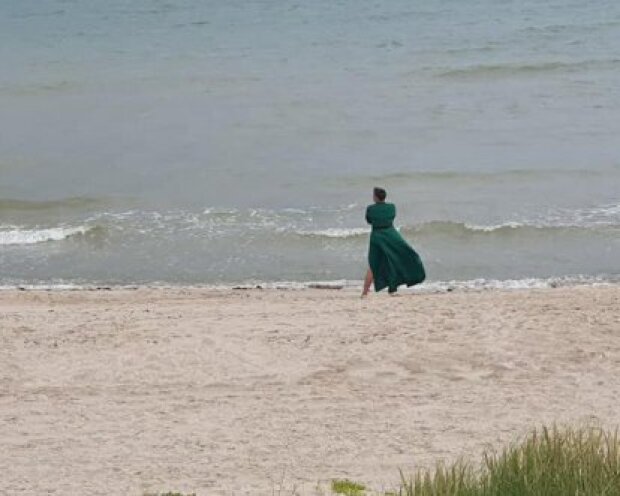“Зустріч стихій”: Савченко у незвичному образі виринула з Балтійського моря
