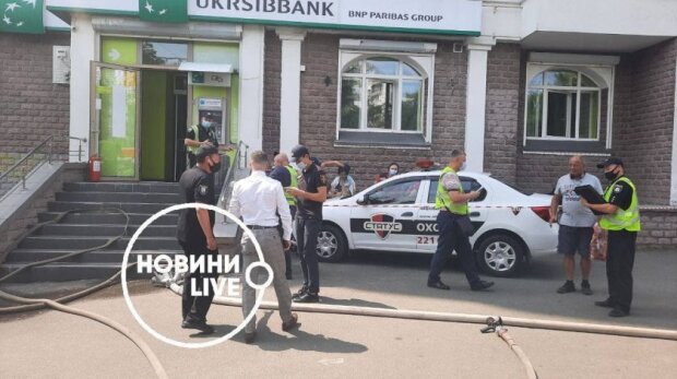 Жінка, що намагалася пограбувати банк у Києві, зізналася, чому пішла на такий вчинок (відео)
