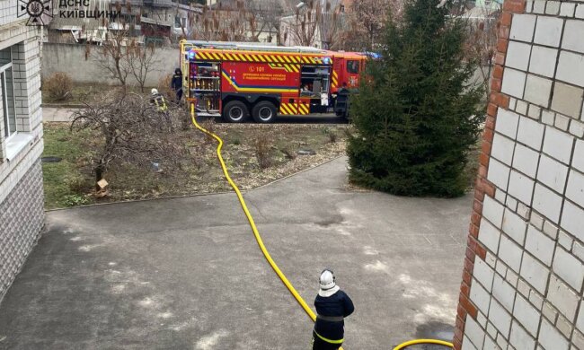 У Білій Церкві спалахнула роздягальня школи, причиною вважають павербанк