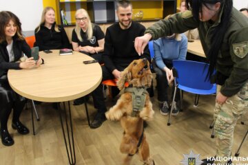Собаки, як ліки для поранених сердець: як поліцейські пси підтримали молодь МДУ у стресі