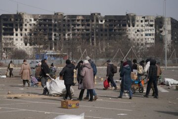 Евакуація з Маріуполя. Окупанти готують паралельний “коридор” до РФ: що треба знати