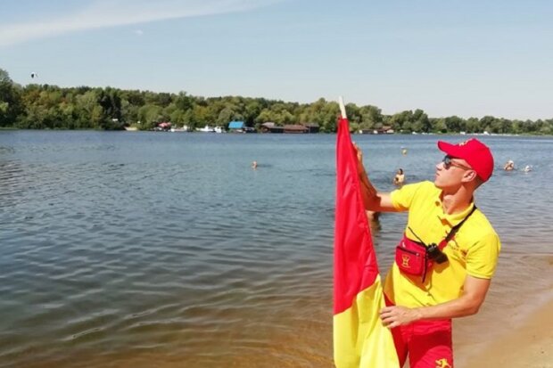 Зелені – тільки на трьох: київські пляжі знов вивісили червоні прапори