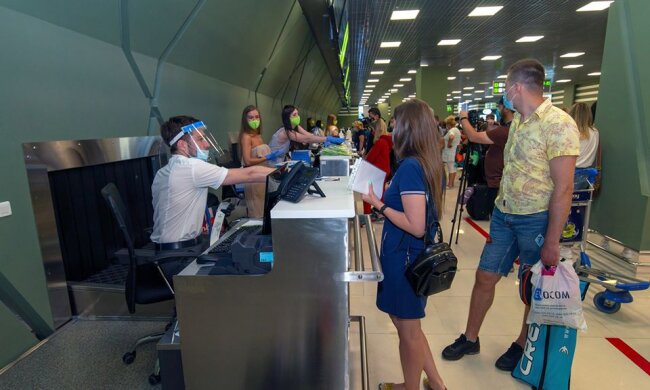 Порятунок від банкрутства: аеропорт Київ скорочує половину співробітників