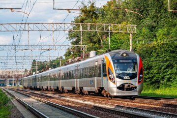 "Укрзалізниця" призначає додатковий поїзди — Інтерсіті №761/762 Київ-Одеса та №719/720 Київ-Харків