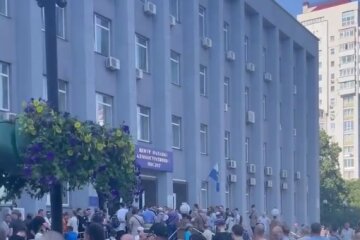 Київські ЦНАПи запустили на повну потужність через величезні черги, - КМДА