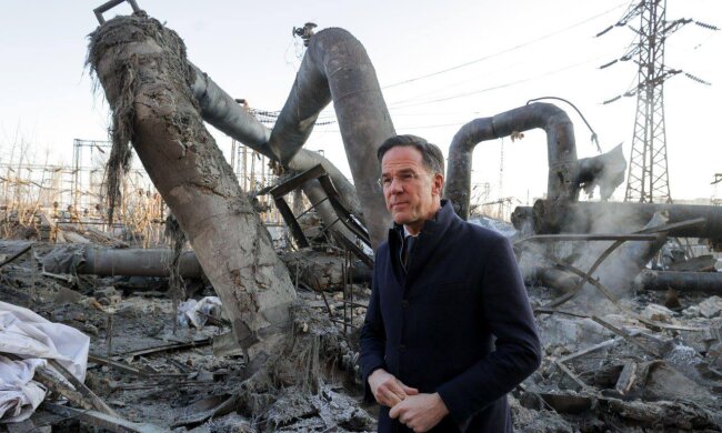 Шмигаль і генсек НАТО відвідали Дарницьку ТЕЦ: РФ атакувала об'єкт у пік морозів