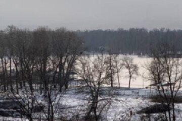 Дніпро в Києві почав покриватися кригою через сильний мороз