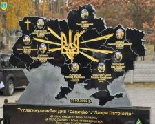 На Київщині відкрили меморіал пам'яті полеглим на початку вторгнення добровольцям