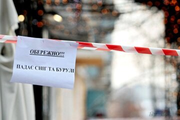 Київська влада посилила нагляд за очищенням дахів від бурульок та прибиранням снігу
