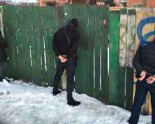 У Києві на «гарячому» затримано групу квартирних злодіїв