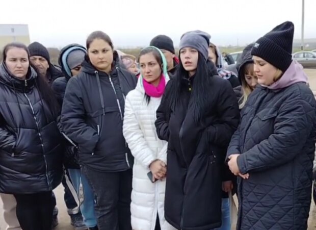 “Їх б’ють наші, їх просто вбивають”: дружини росіян висунулися за чоловіками в Україну (відео)