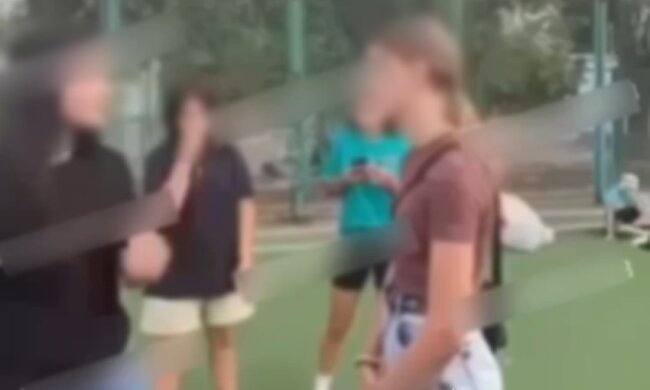 У Києві школярки побили 12-річну знайому - поліція та прокуратура розпочали розслідування