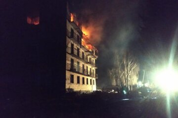 РФ вдарила по гуртожитках і ліцею в Київській області: є жертви, люди – під завалами