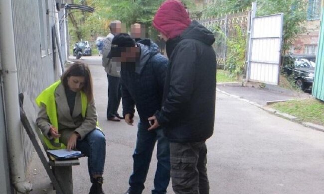 Чоловік, який обстріляв автівку голови Держархівної служби, заявив, що “цілився у пташок”