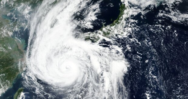 Пориви вітру до 70 м/с: через тайфун негайно евакуювали майже 2 млн японців (фото, відео)