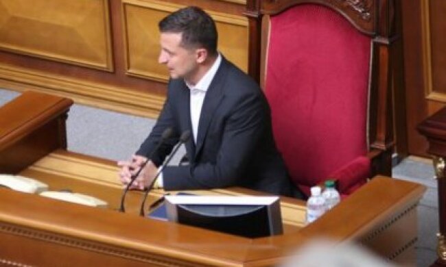 Зеленський поставив депутатам ультиматум: Розпускати Верховну Раду не так страшно