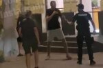 На Контрактовій площі у Києві сталася бійка за участю поліцейських (відео)