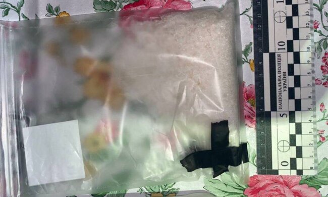 100 грамів психотропів у кишені: у Святошинському районі затримали наркозбувача