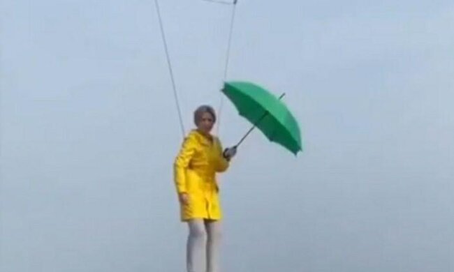 Столична Мері Поппінс: навіщо Ірина Верещук літала над Києвом (відео)