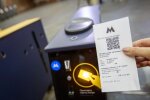 В метро киянам видають QR-квитки, надруковані іншомовними знаками