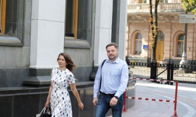 Для депутатів створили електронного помічника