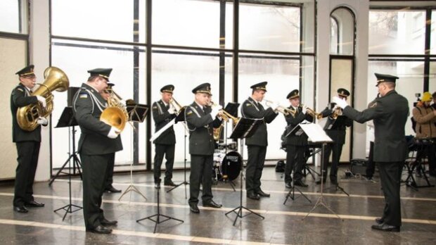 В київському метро зіграє військовий оркестр